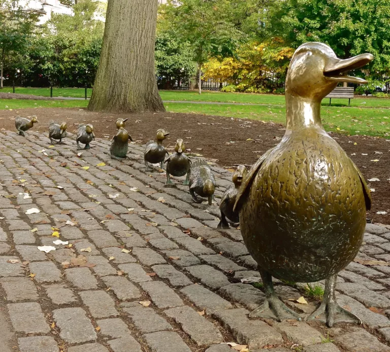 Statue of ducks at the Boston city Commons